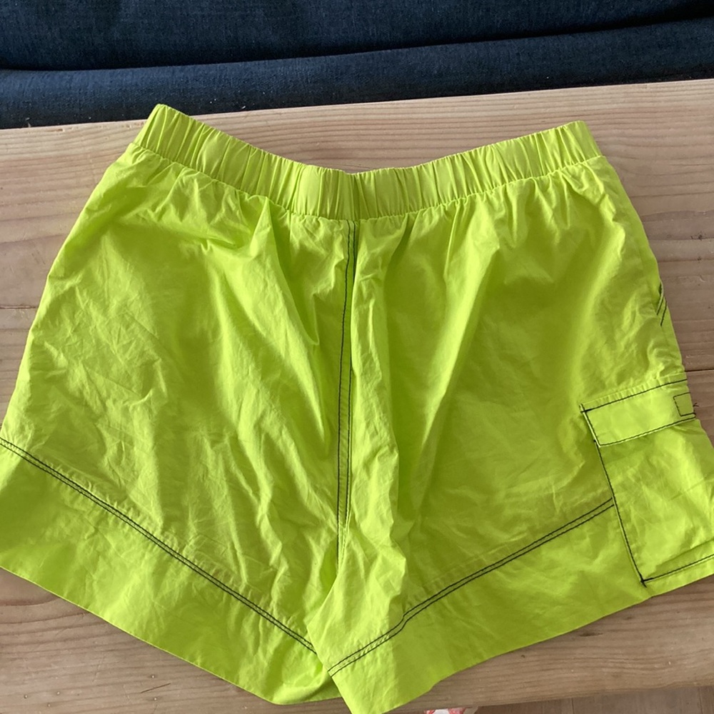 Women’s Bright Green Urban Outfitters Utility Shorts size M - Picture 3 of 4